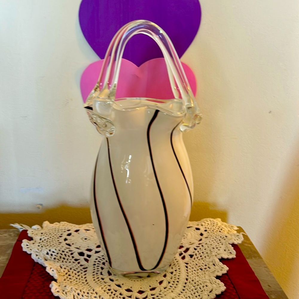 Murano Style Italian Glass Vase w Flower Detail Handles. Excellent Condition